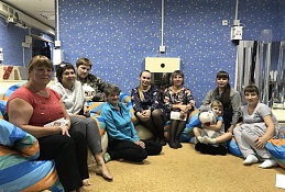 Жителей окружной столицы учат быть замещающими родителями
