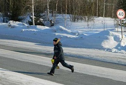 Школьник попал под колеса автомобиля, перебегая дорогу