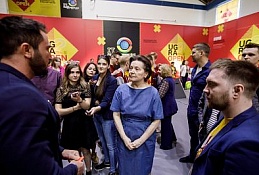 Наталья Комарова встретилась с участниками международного кибертурнира «Ugra Open»