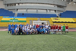 Ханты-Мансийск и Новороссийск сыграли в футбол