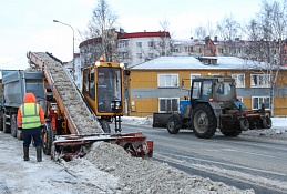 Жители Ханты-Мансийска выразили недовольство тщательностью уборки снега