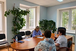 Депутаты единороссы проводят приемы граждан