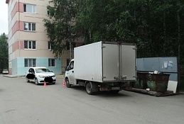«Рено Логан», двигаясь задним ходом, наехал на пенсионерку