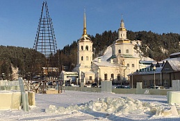 В Ханты-Мансийске снесли ворота самаровского ледяного городка