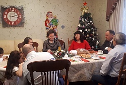  Наталья Комарова и Максим Ряшин навестили многодетную семью хантымансийцев