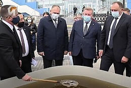 В Ханты-Мансийске выпустили мальков осетра