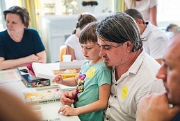 Наталья Комарова посетила библиотеку на набережной