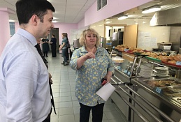 Кулинарный рейд: депутаты Думы города оценили качество организации питания в школах
