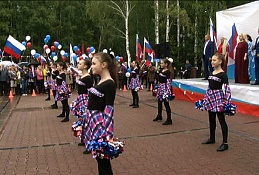 Хантымансийцы отметили День российского флага