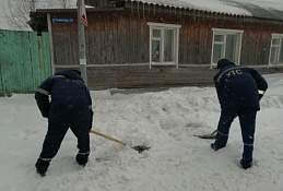 Трудовые коллективы коммунальных предприятий вышли на борьбу с природной стихией