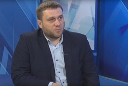 В студии и.о. начальника управления спорта и молодежной политики Андрей Эрнст