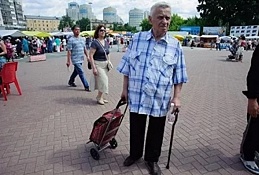 «Пенсионный возраст, как морковка перед осликом». Шнуров написал стих о новой реформе