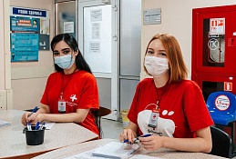 Более 1 000 добровольцев ежедневно готовы помогать югорчанам 