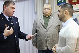 Таксист из Ханты-Мансийска спас пенсионерку от мошенников