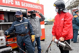Казаки и добровольцы пожар тушить учились