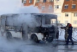 В Ханты-Мансийске сгорел автобус
