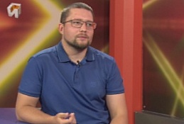 В студии волонтер Станислав Панов