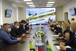 Творческие и спортивные узы: в Ханты-Мансийске состоялась встреча с представителями делегации Города-героя Новороссийска